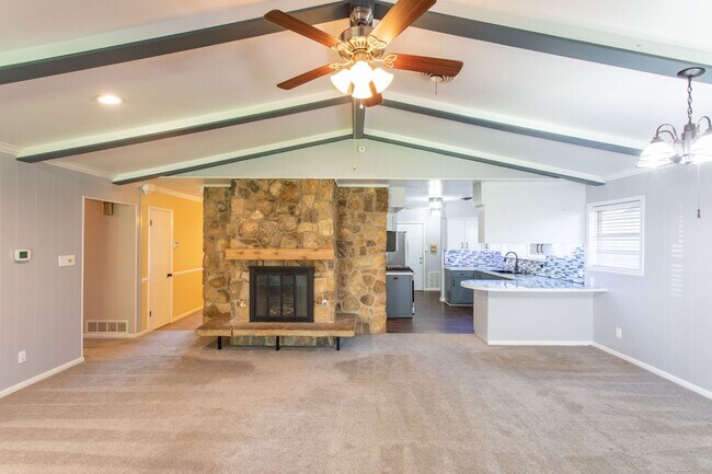 Building Photo - Beautiful 3 bedroom 2 bath home in Fountai...