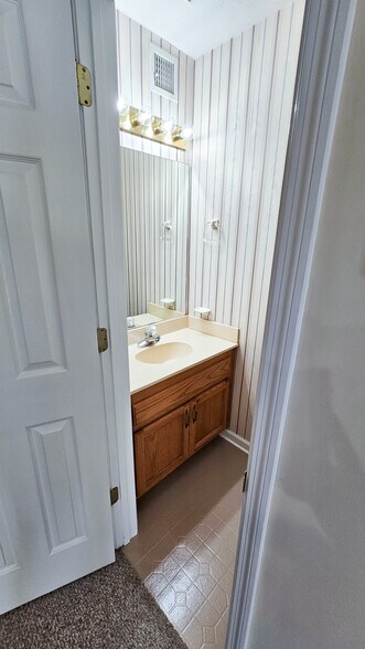 Building Photo - 140 Bright St