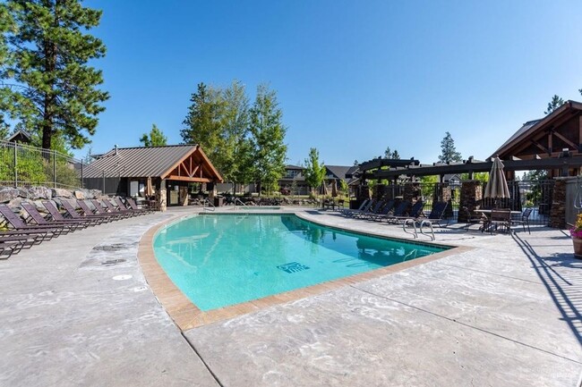 Building Photo - Beautiful SW Bend Home with Community Pool.