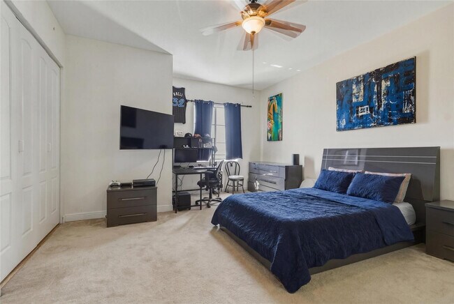 Building Photo - 1336 SW 3rd Ct