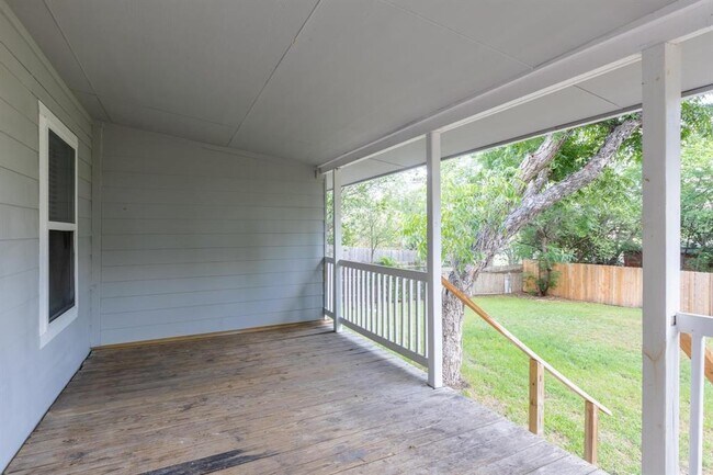 Building Photo - 1445 Hillview Ave