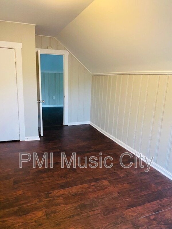 Building Photo - 215 Robinwood Ave