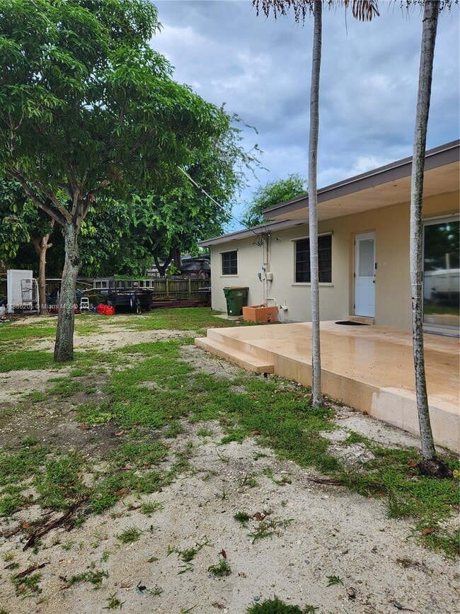 Primary Photo - 13935 NE 16th Ct