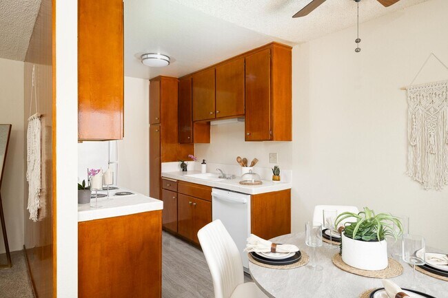 Building Photo - $600.00 off of first month's rent. Downsta...