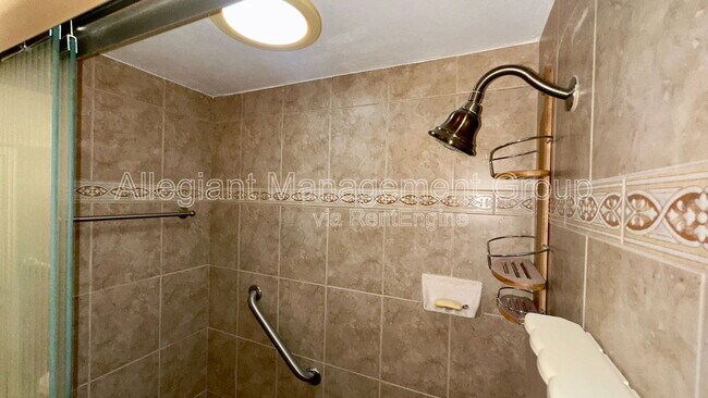 Building Photo - 2410 Sable Dr
