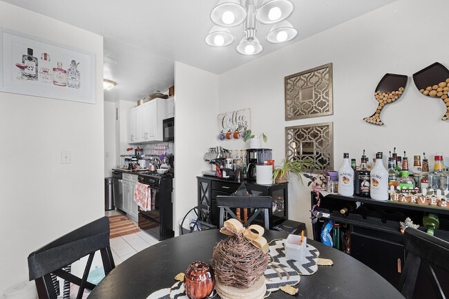 Building Photo - 10 Huron Ave