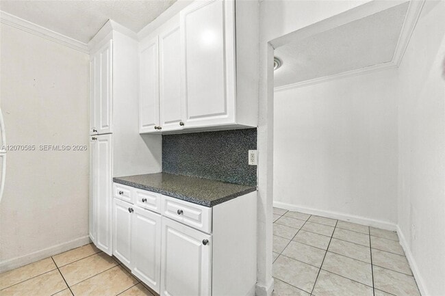 Building Photo - 1245 W 24th St