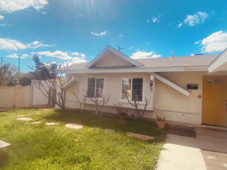 Building Photo - 8871 Belmont St