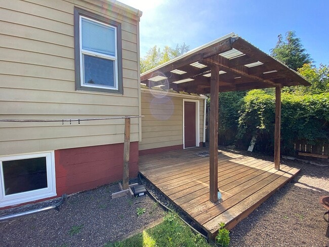Building Photo - Lovely Cully Home with Bonus Loft, Basemen...