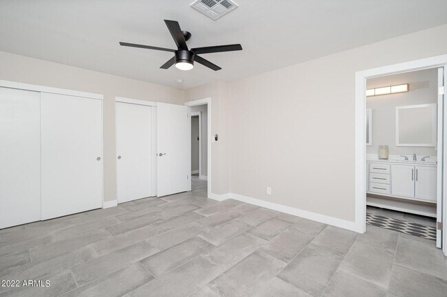 Building Photo - 9209 N 48th Dr