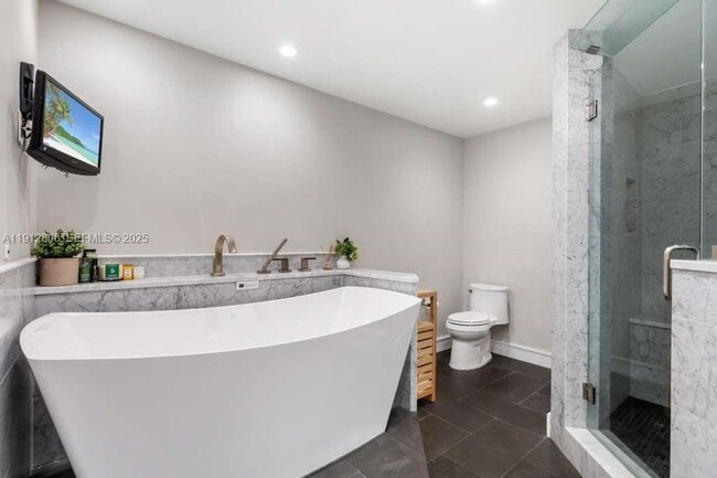 Building Photo - 808 Brickell Key Dr