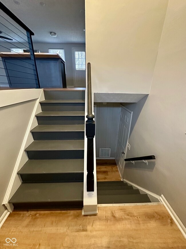 Building Photo - 5847 Lakeland Dr