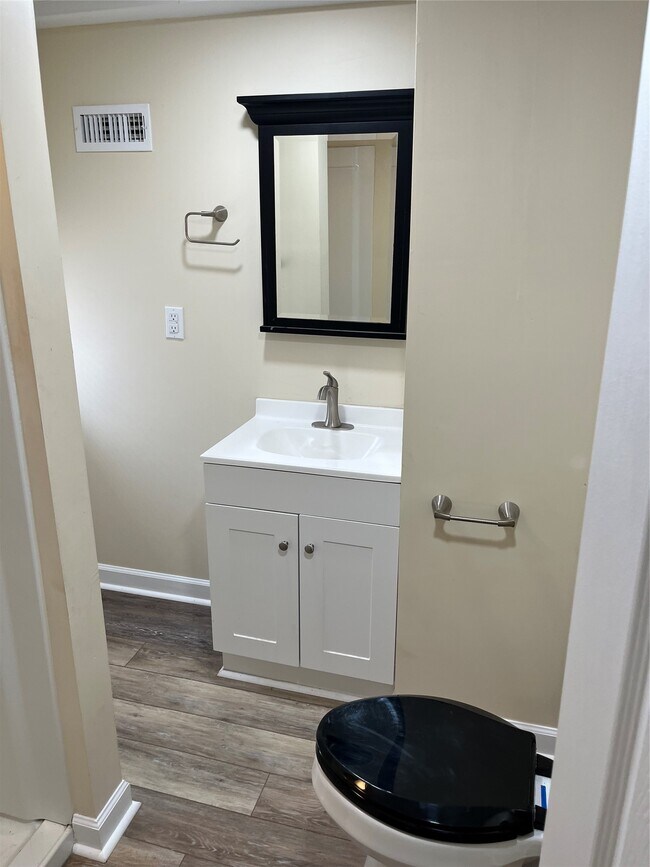 Building Photo - 2961 W 11th St