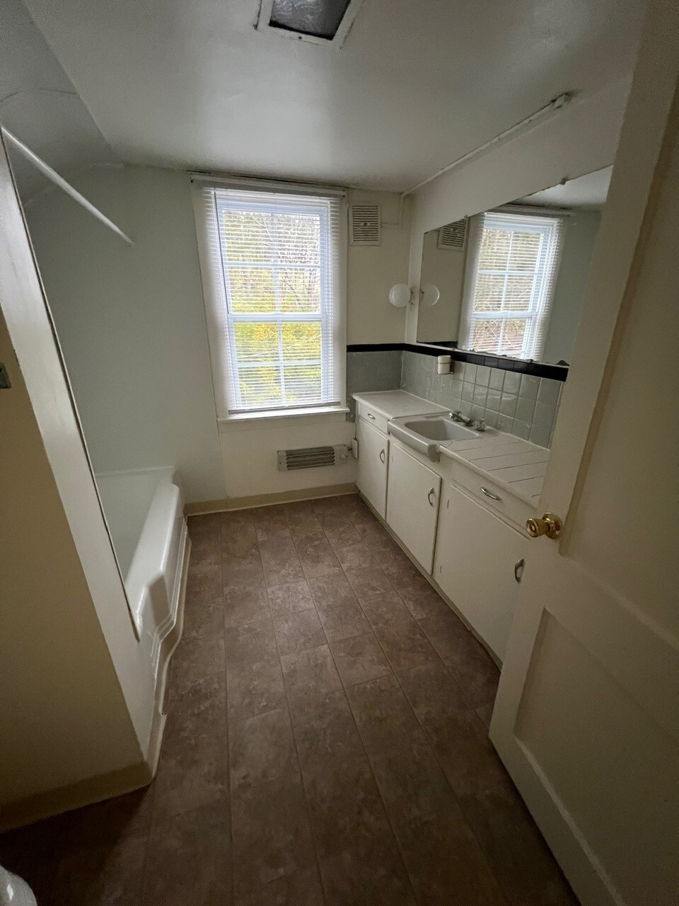 Building Photo - 1013 Dryden Rd