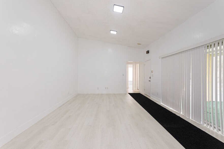 Building Photo - 202 Sparrow Dr