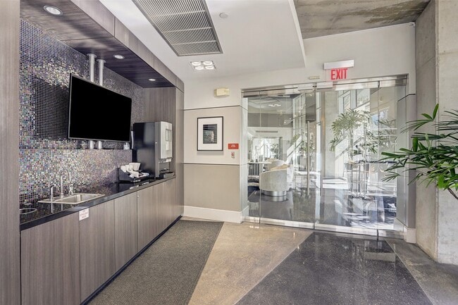 Building Photo - 1901 Post Oak Blvd