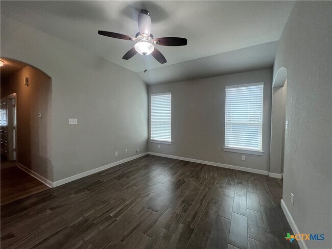 Building Photo - 1119 Creekside Orchard