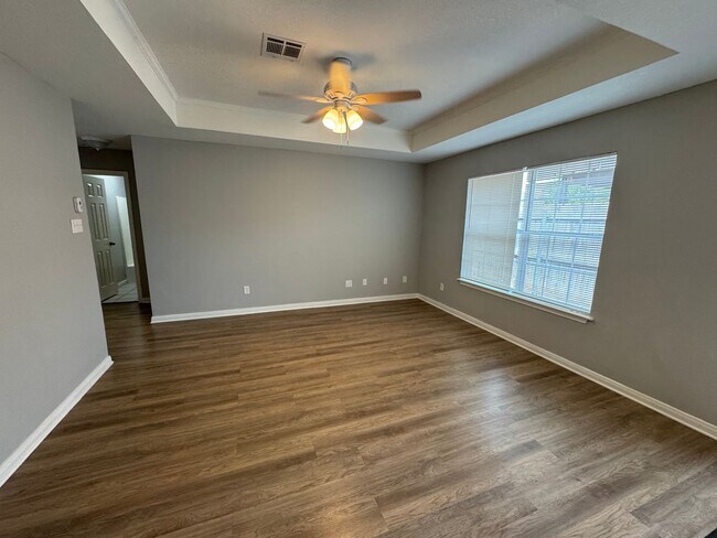 Building Photo - 10237 Hyacinth Ln