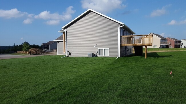 Building Photo - 3984 Stone Point Dr NE