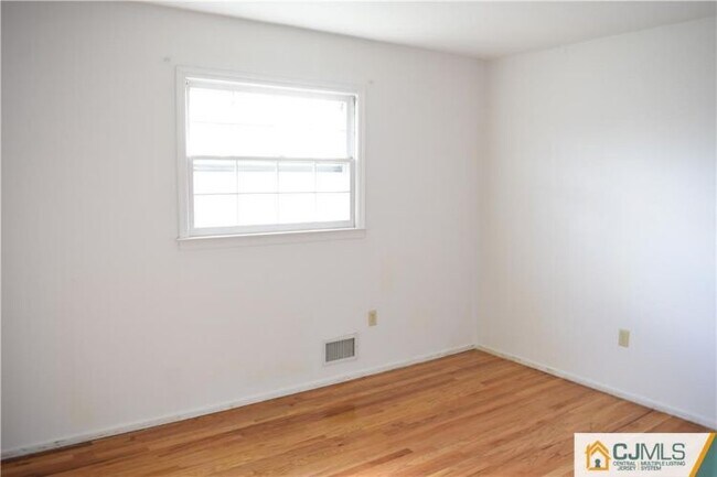 Building Photo - 123 Metlars Ln