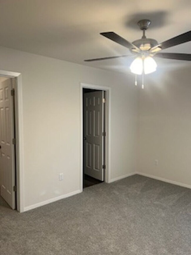 Building Photo - Three Bedroom / Two Bath Home/Two Car Garage/Fenced Backyard