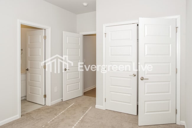 Building Photo - 14717 Mountain Strm Dr