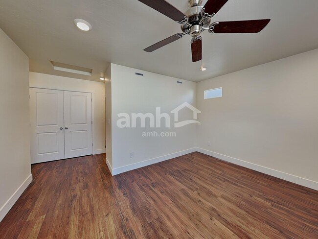 Building Photo - 1369 E Old Mesquite St