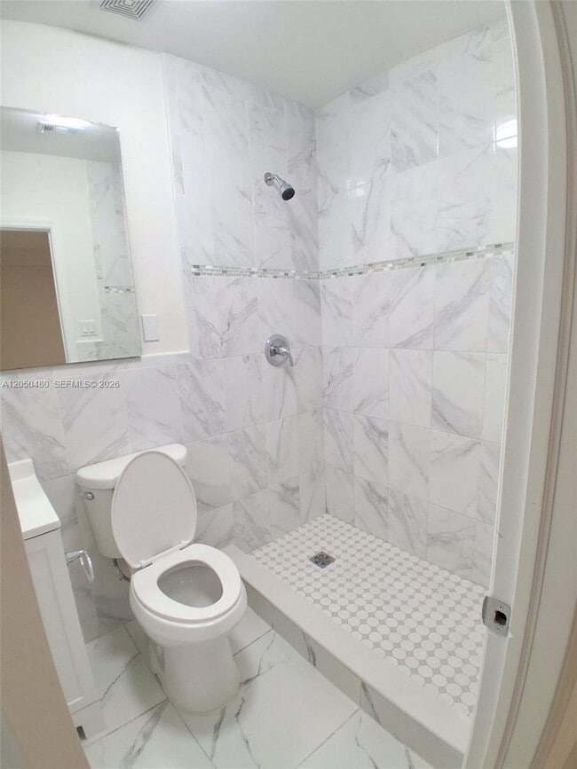 Building Photo - 1231 SW 136th Pl