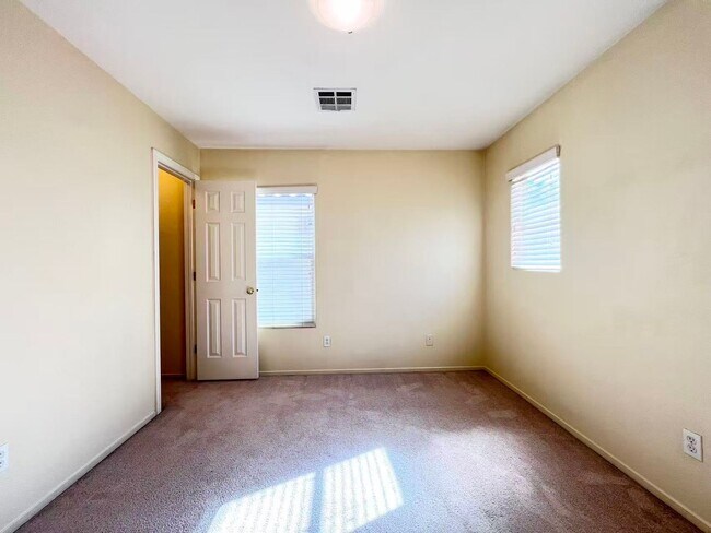 Building Photo - 9044 Partridge Hill St