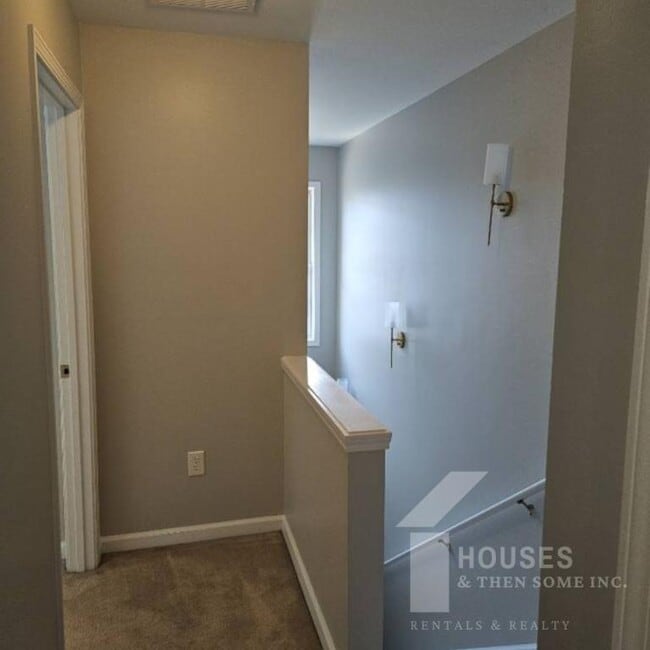 Building Photo - 203 Chardon Pl