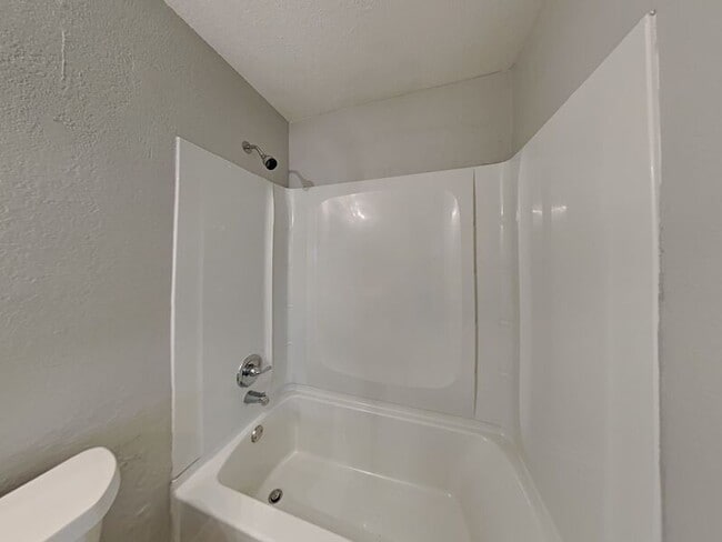 Building Photo - 4725 Dilworth Ct