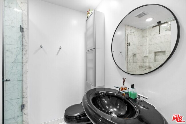 Building Photo - 1515 S Beverly Dr