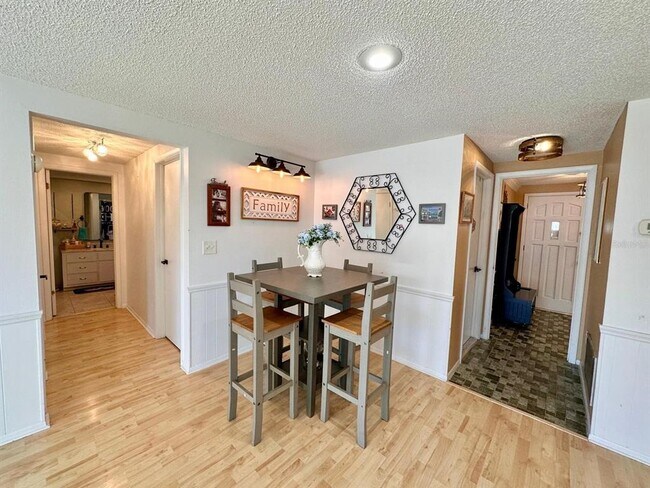 Building Photo - 12215 Meadowbrook Ln