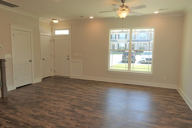 Building Photo - 160 Xander Dr