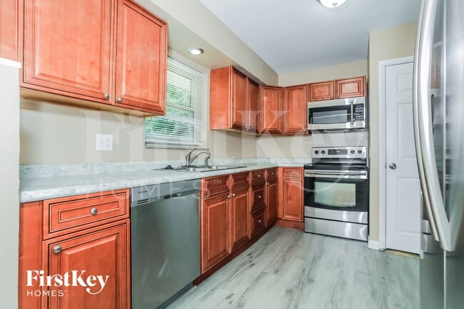 Building Photo - 1015 Thunderbird Dr