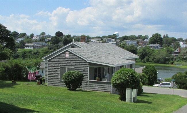 Building Photo - 12 Cove Rd