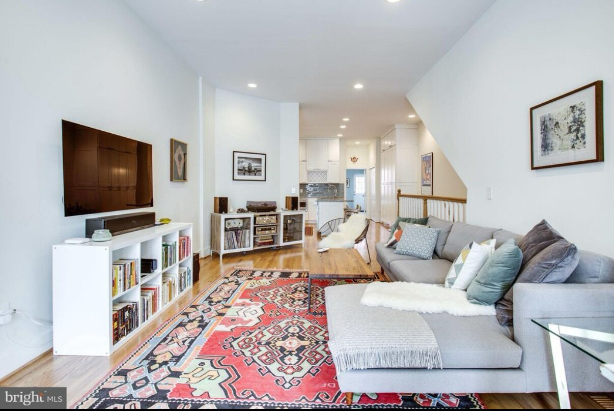Livingroom - 1924 1st St NW