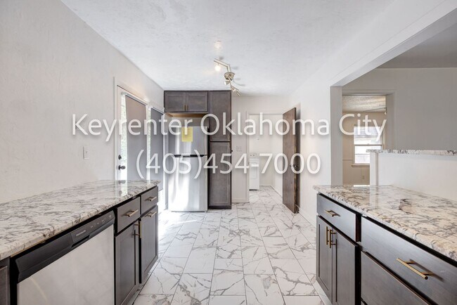 Building Photo - 1524 Rowena Ln