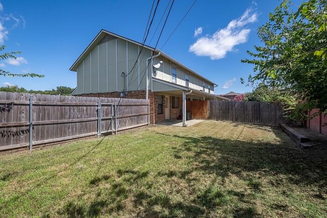 Building Photo - Kick it in Keller in this 2 story Townhome!