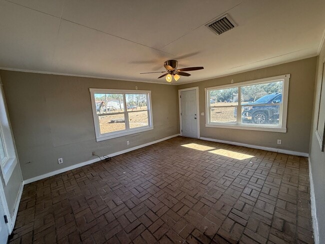 Building Photo - Charming 3 bedroom 1 bath country home located on 1.16 acres