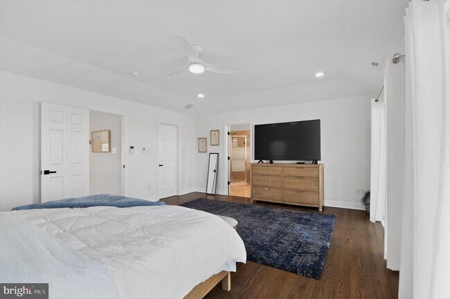 Building Photo - 739 N Massachusetts Ave