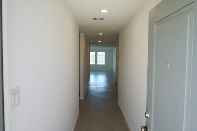 Building Photo - 26614 Pampas Grass Ln