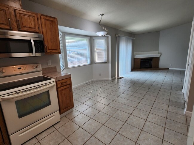 Building Photo - Home For Rent in Carson City