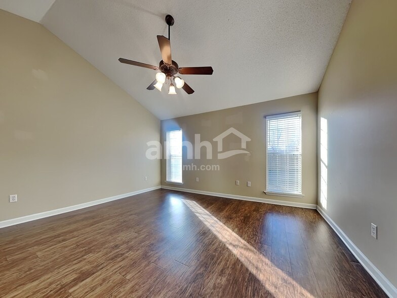 Building Photo - 5961 Appian Way Cv