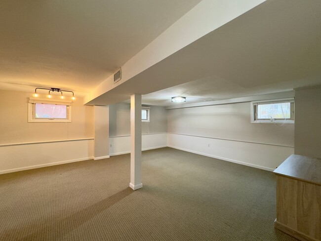 Building Photo - Charming Split-Level Interior 3 Bedroom/2 Bathroom Detached Home in Lutherville Timonium, MD!