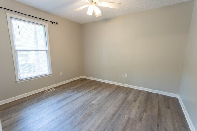 Building Photo - 321 Oak Meadows Dr