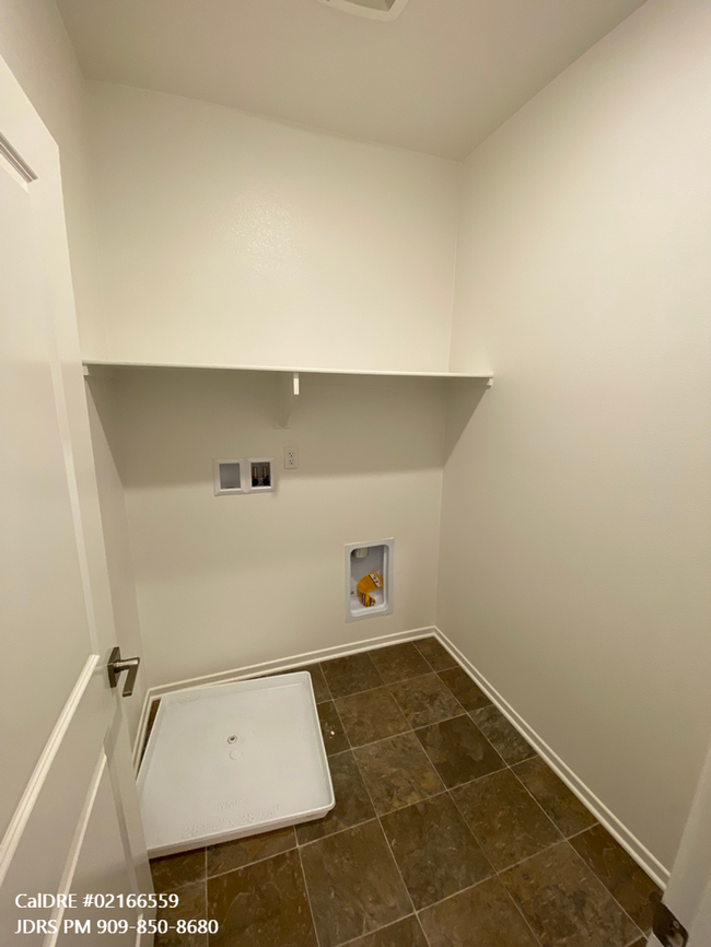 Building Photo - Fontana 3 Bedroom Home