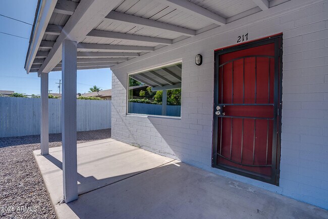 Primary Photo - 215 S Doran