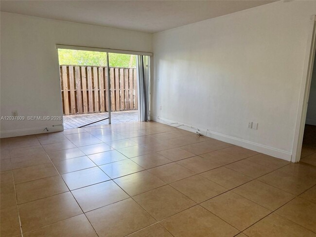 Building Photo - 9621 SW 77th Ave