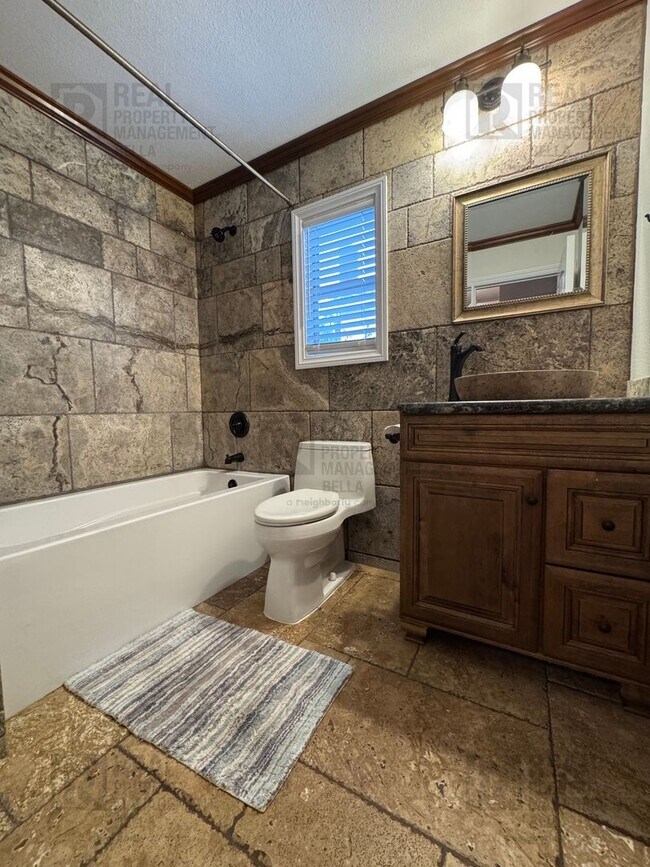 Building Photo - Spacious & Stylish Living in the Heart of Lake Elsinore